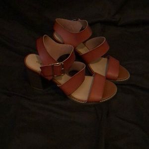 Size 9 Old Navy brown leather chunk heels